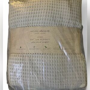 NWT Natural Elements King Cotton Blanket - Cream